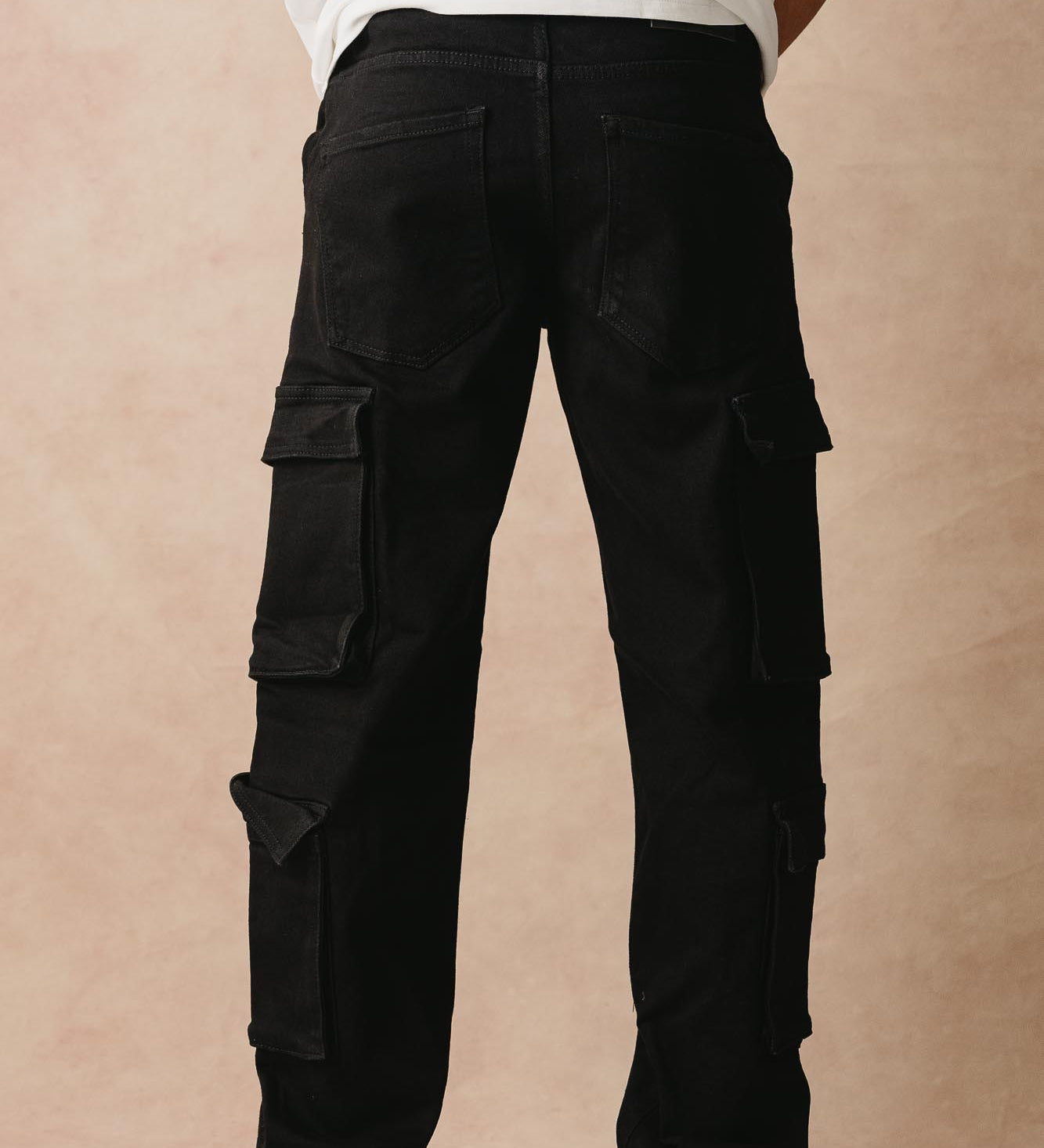 BLACK CARGO JEANS